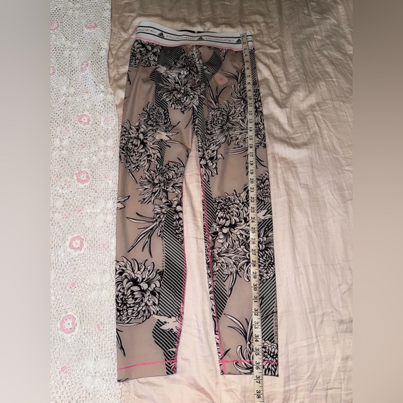 Adidas By Stella McCartney Like New Floral Patterned Leggings In Light Pink - Picture 7 of 14